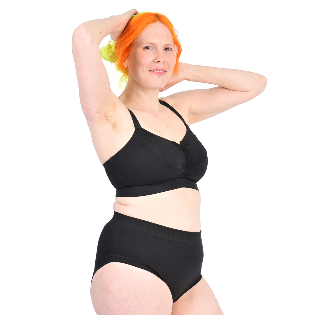 Jen is wearing a black underwear set with high rise briefs and non-wired bra