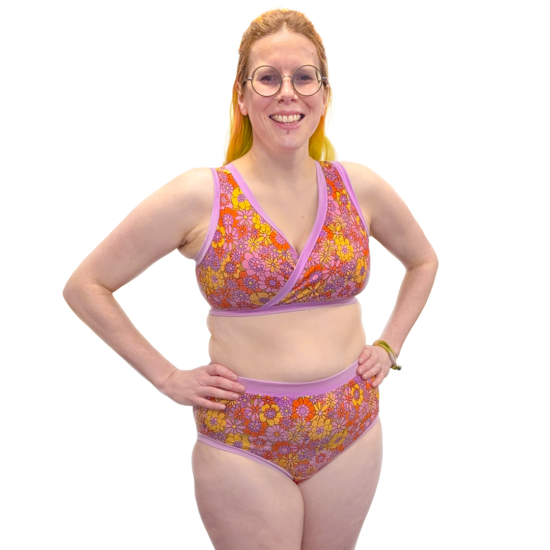 Jen is wearing a cotton non-wired bra and high rise briefs in Flora print.