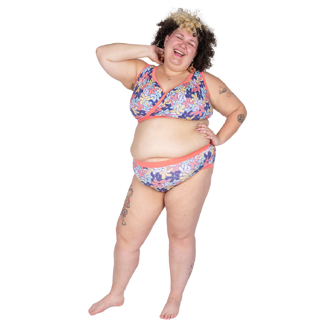 Sofaya is wearing a wavy flowers Original bra and high rise cotton briefs