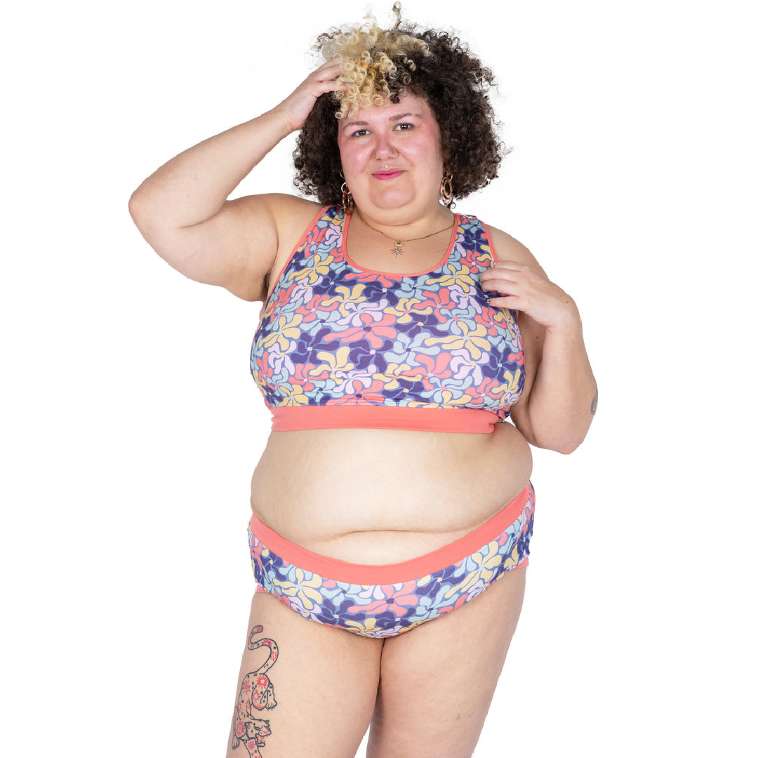 Sofaya wearing a Wavy flowers bralette and mid rise briefs