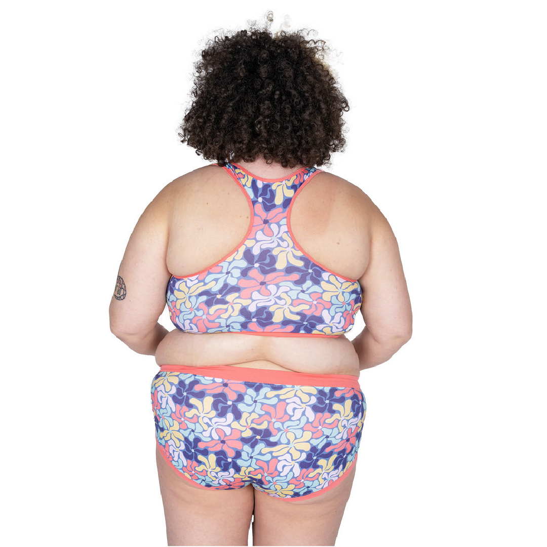 Back view of Sofaya wearing a Wavy flowers bralette and mid rise briefs