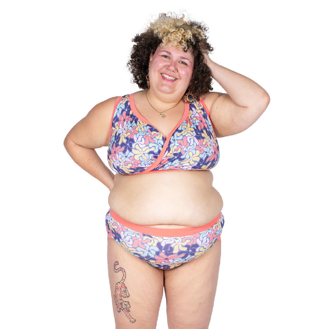 Sofaya wearing a Wavy flowers bra and high rise briefs