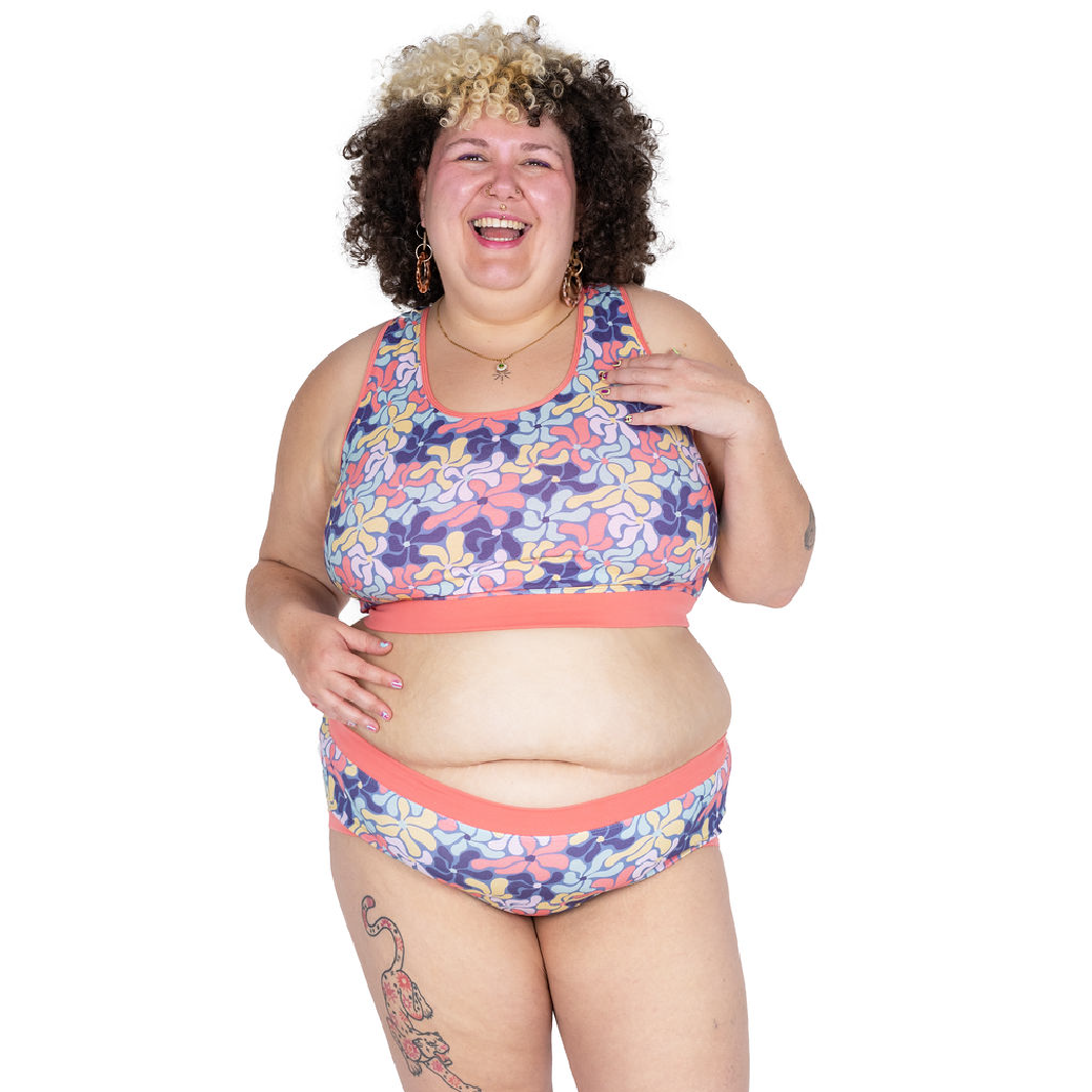 Sofaya wearing a Wavy flowers bralette and mid rise briefs